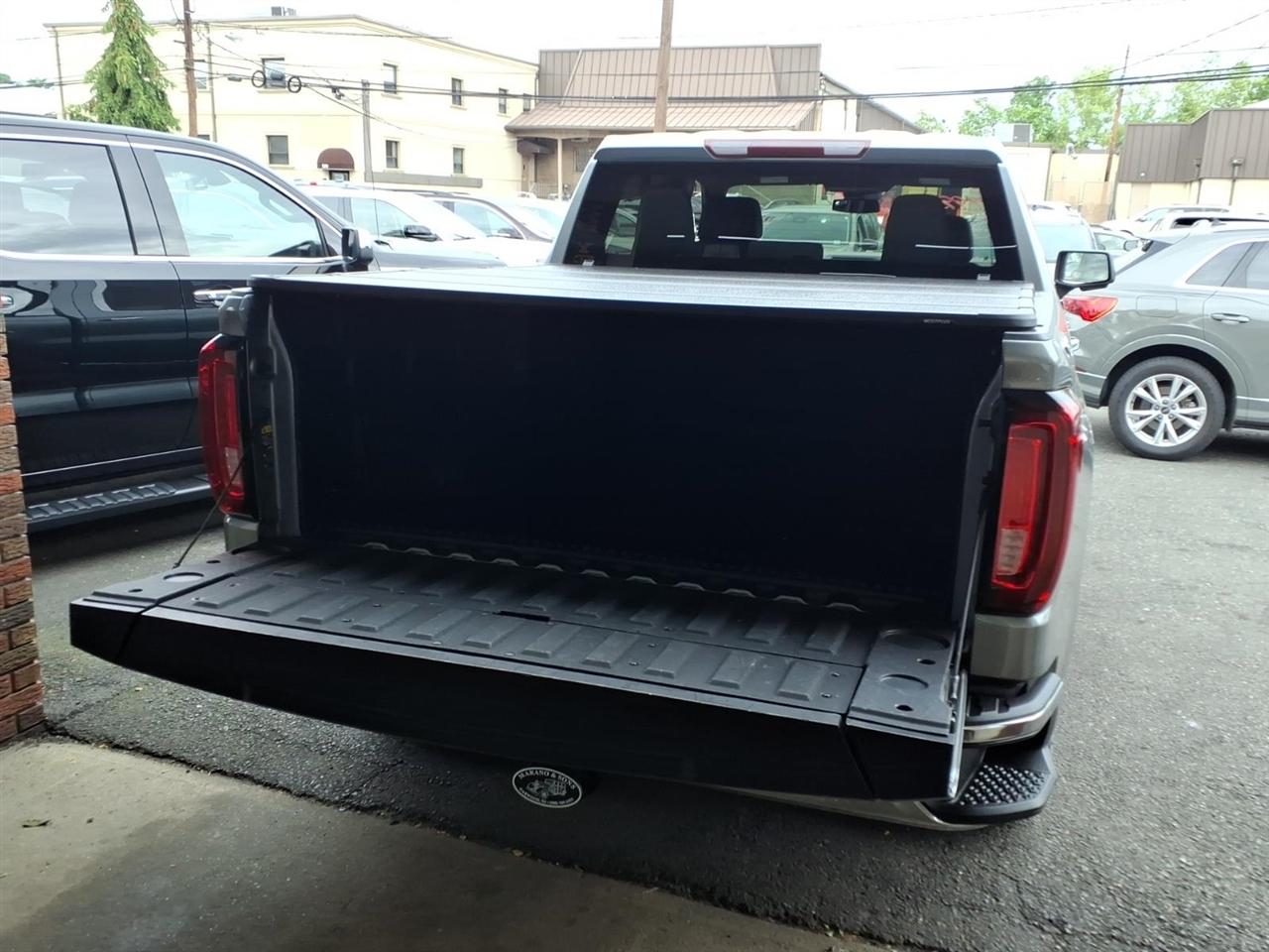 GMC Sierra 1500 4WD Crew Cab 147" SLT 2025