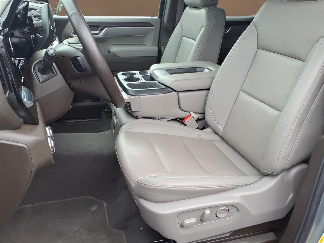 GMC Sierra 1500 4WD Crew Cab 147" SLT 2025