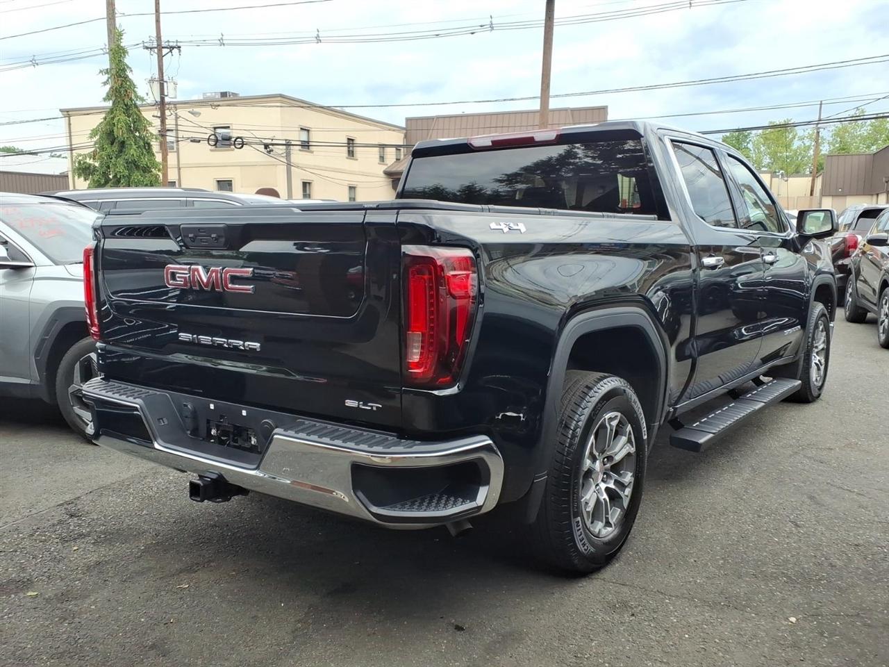 GMC Sierra 1500 4WD Crew Cab 147" SLT 2025