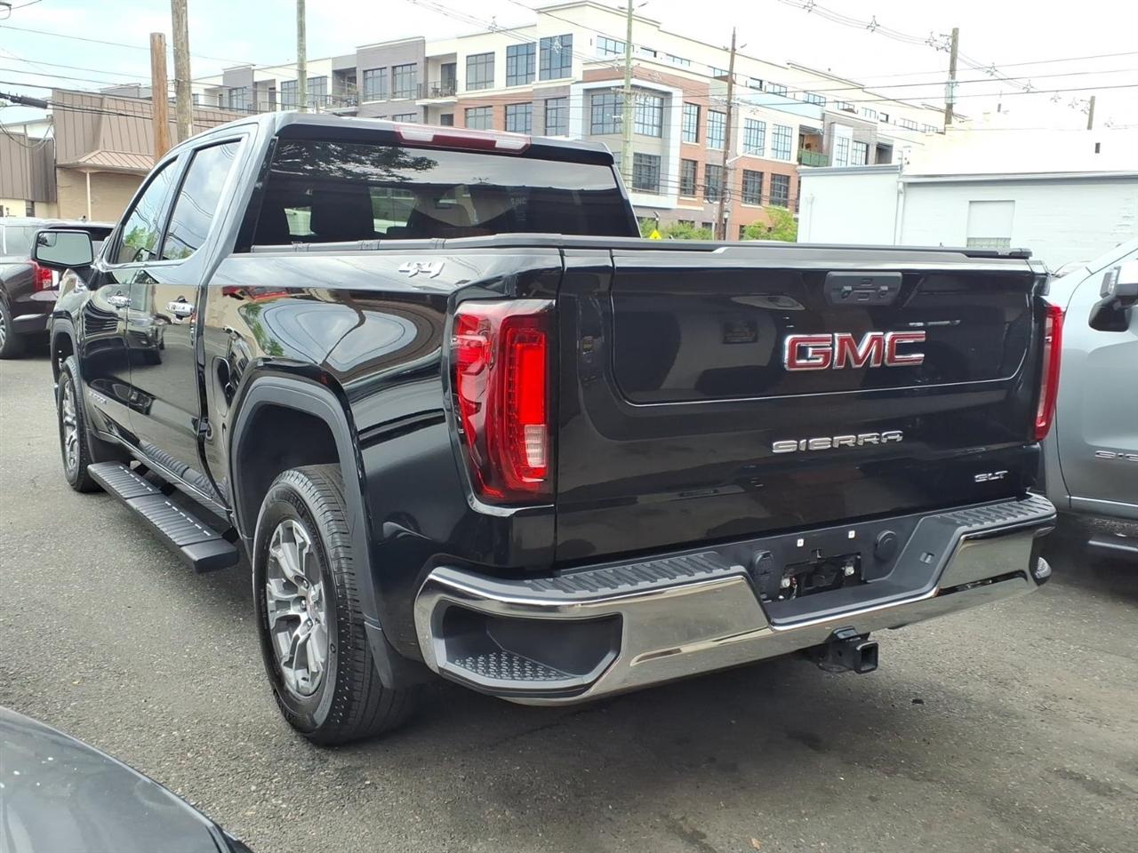 GMC Sierra 1500 4WD Crew Cab 147" SLT 2025