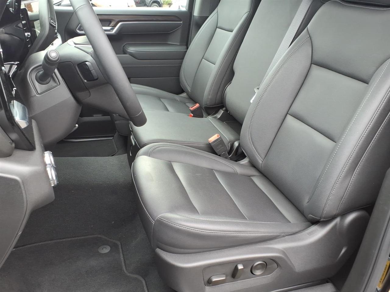 GMC Sierra 1500 4WD Crew Cab 147" SLT 2025