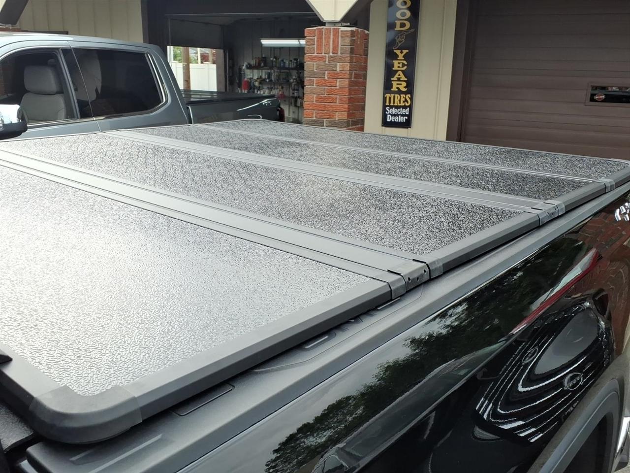 GMC Sierra 1500 4WD Crew Cab 147" SLT 2025