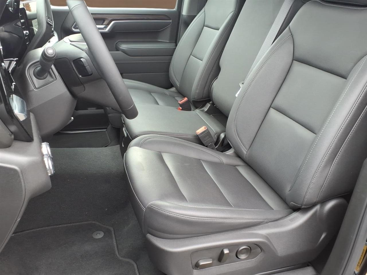 GMC Sierra 1500 4WD Crew Cab 147" SLT 2025