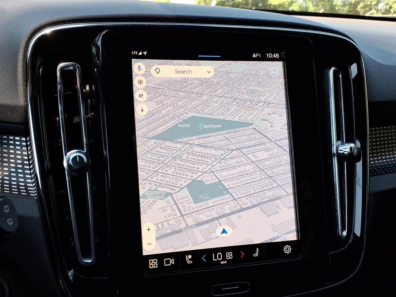 Volvo XC40 B5 AWD Plus Dark Theme 2025