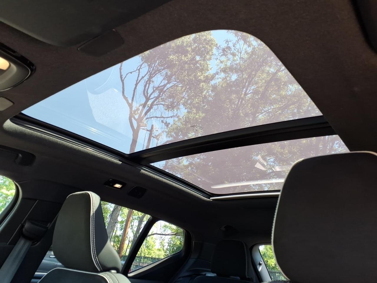 Volvo XC40 B5 AWD Plus Dark Theme 2025