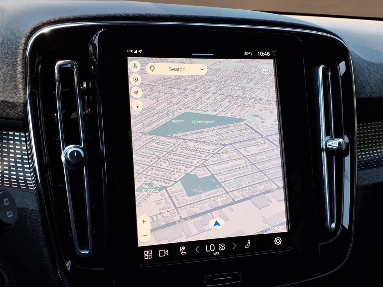 Volvo XC40 B5 AWD Plus Dark Theme 2025