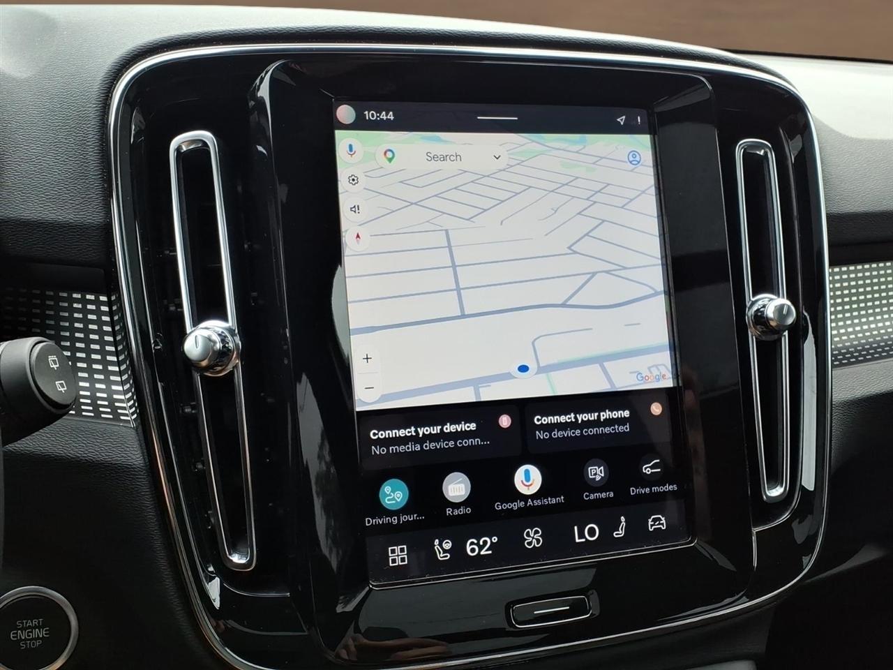 Volvo XC40 B5 AWD Plus Dark Theme 2025