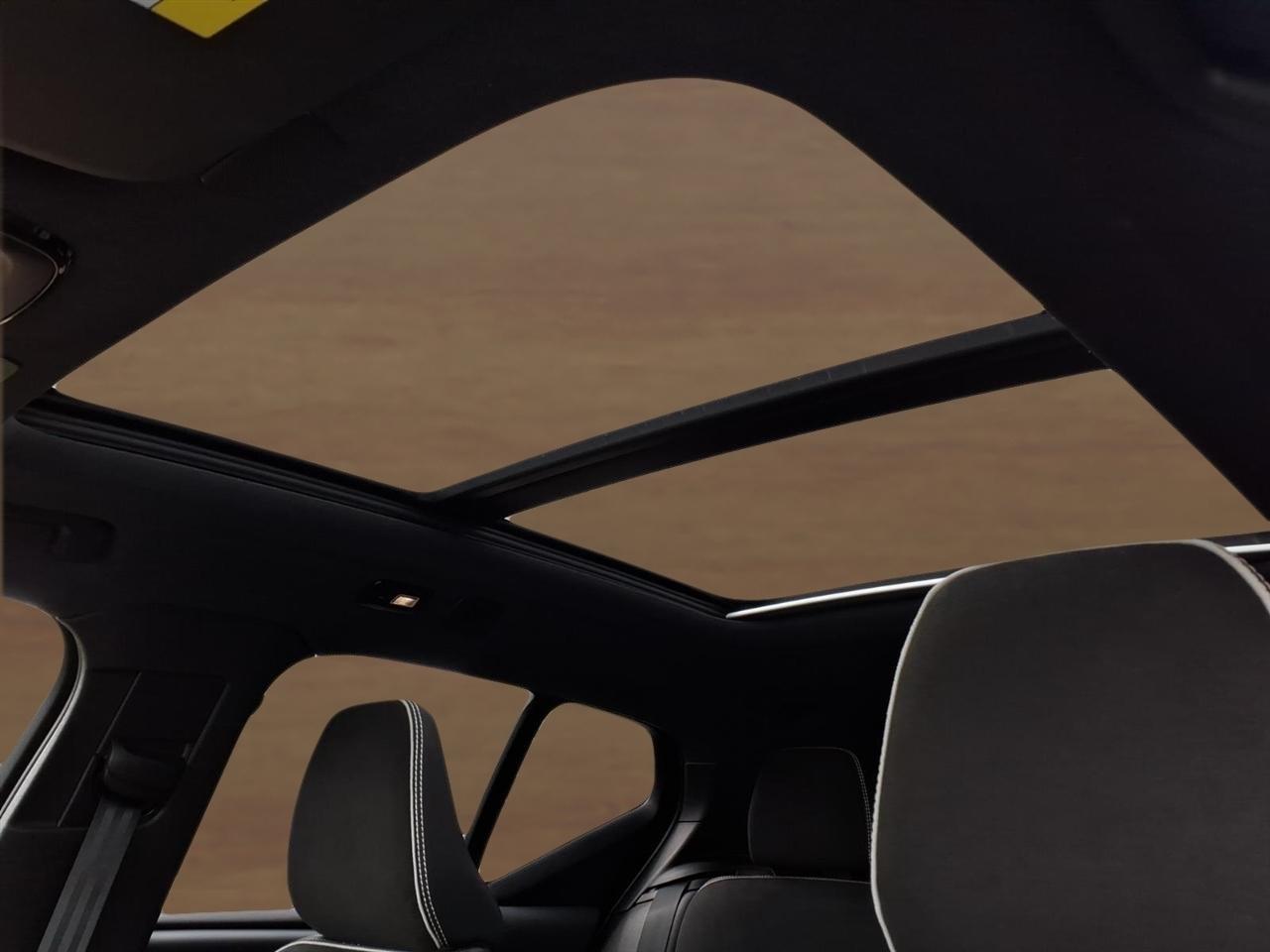 Volvo XC40 B5 AWD Plus Dark Theme 2025