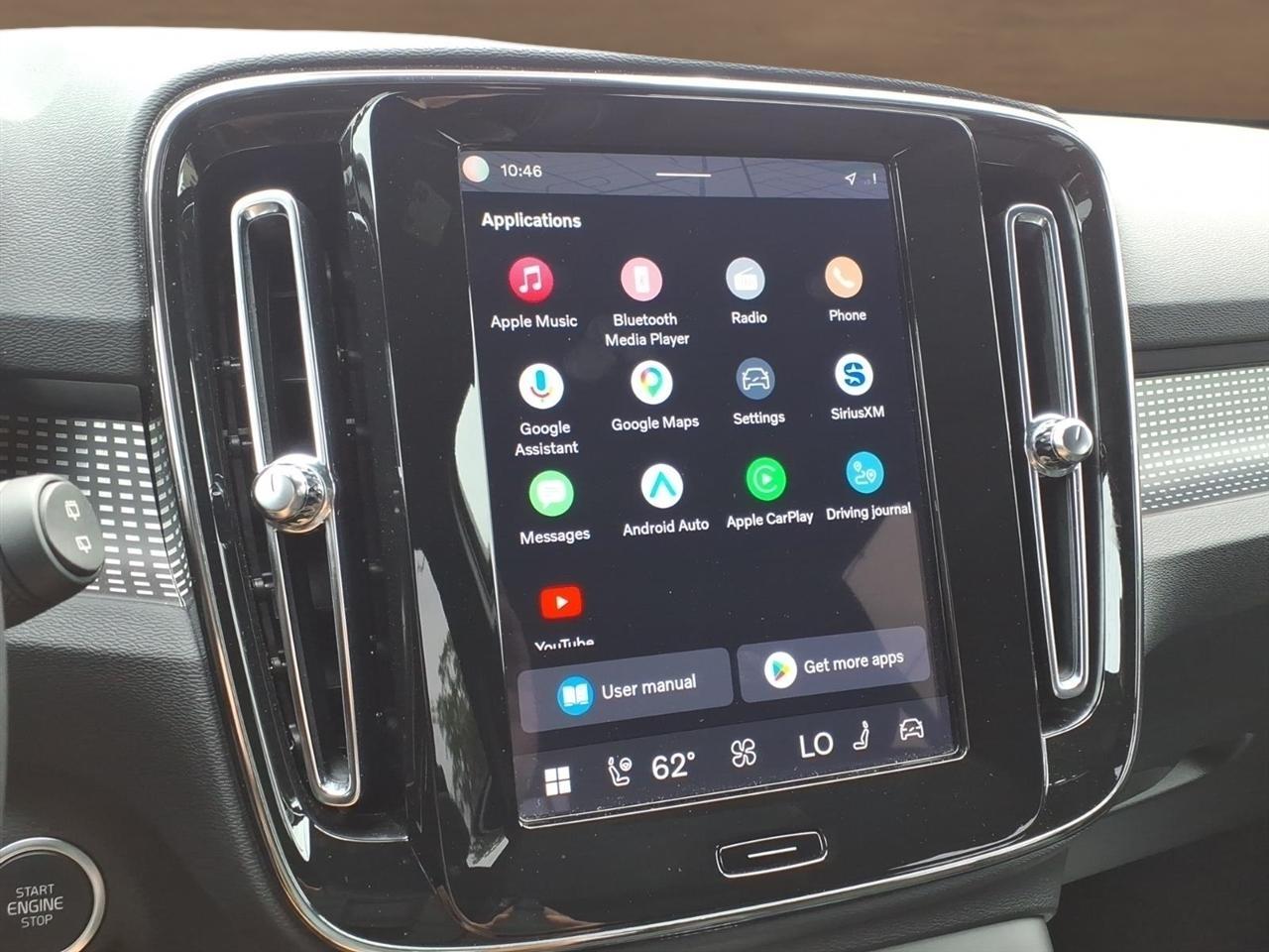 Volvo XC40 B5 AWD Plus Dark Theme 2025