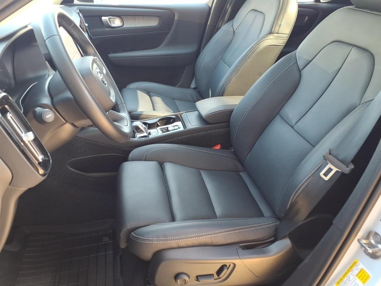 Volvo XC40 B5 AWD Plus 2026