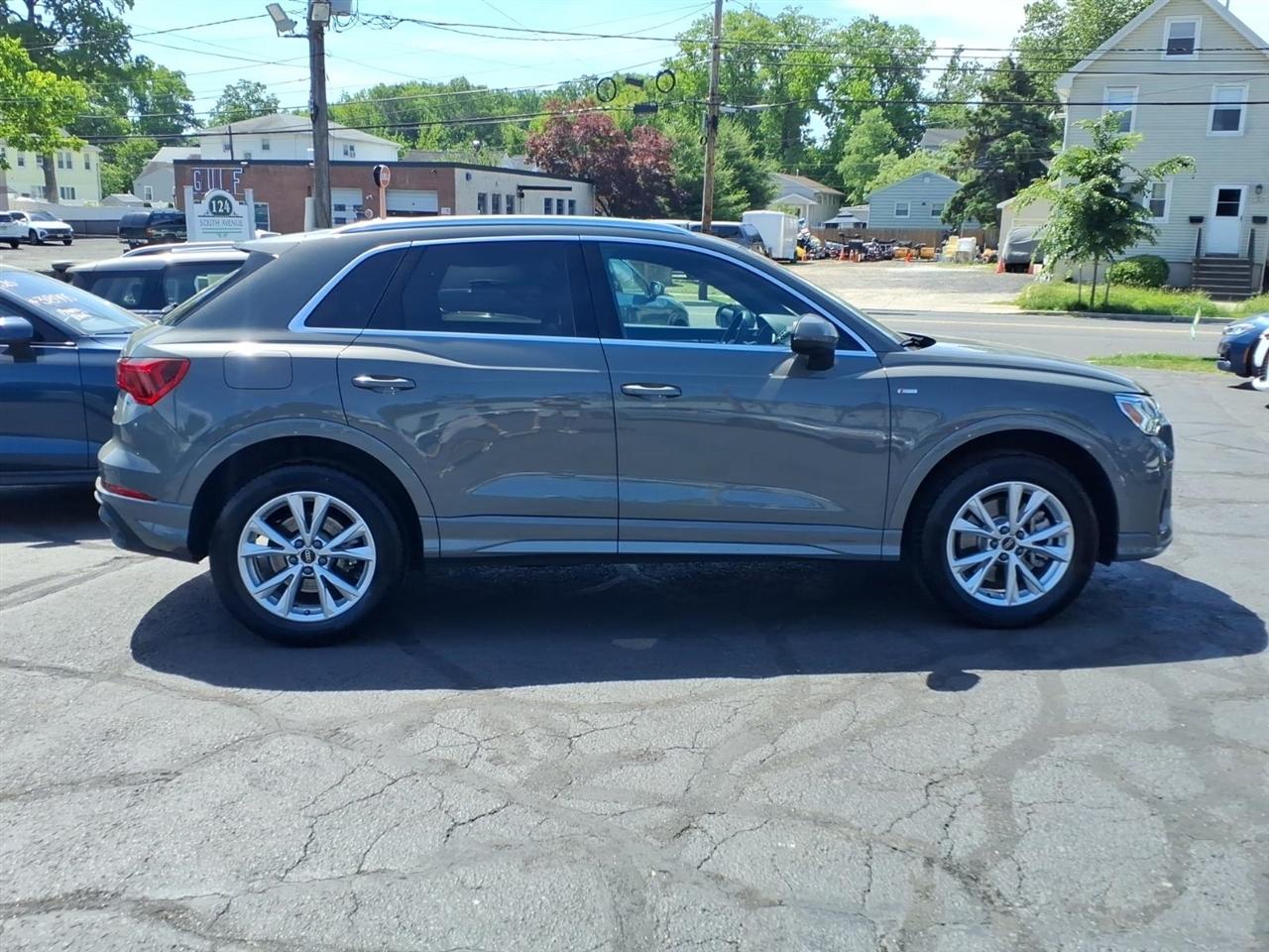 Audi Q3 S line Premium 45 TFSI quattro 2025