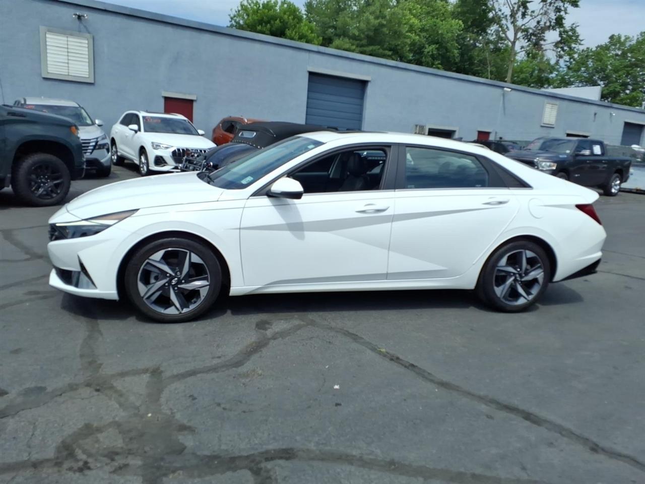 Hyundai Elantra Limited IVT 2023