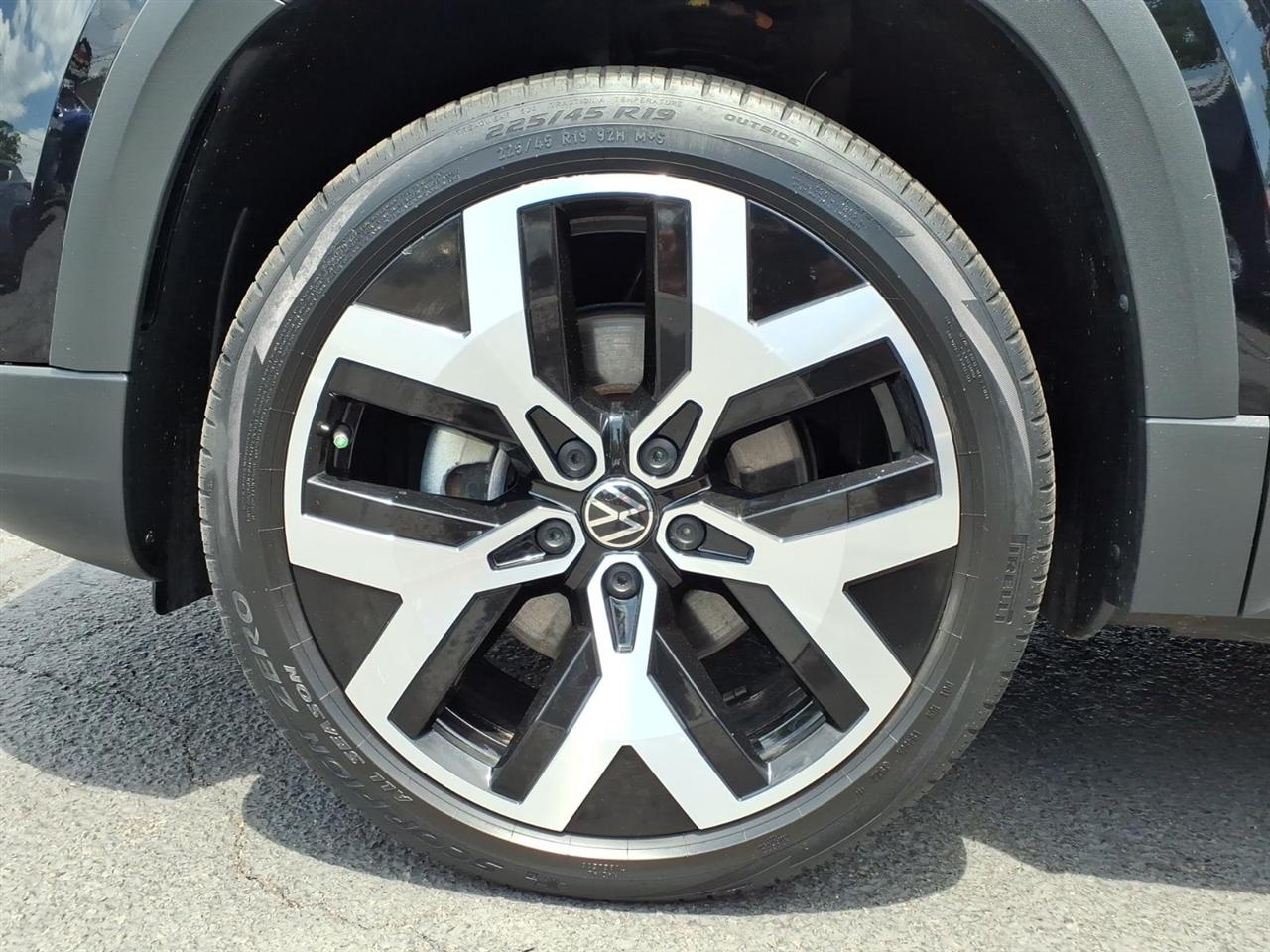 Volkswagen Taos SEL 4MOTION *Ltd Avail* 2023