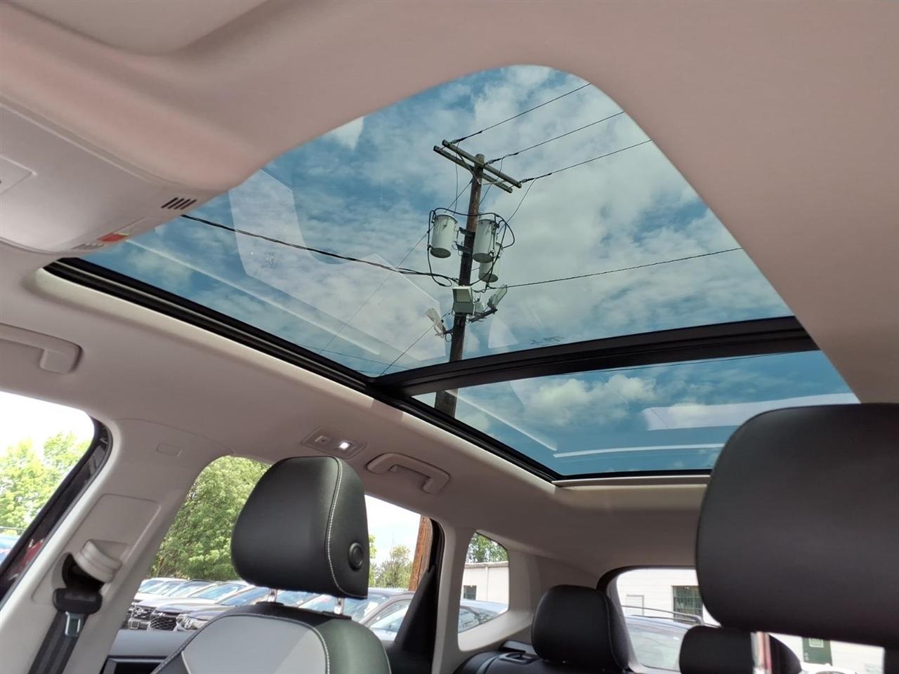 Volkswagen Taos SEL 4MOTION *Ltd Avail* 2023