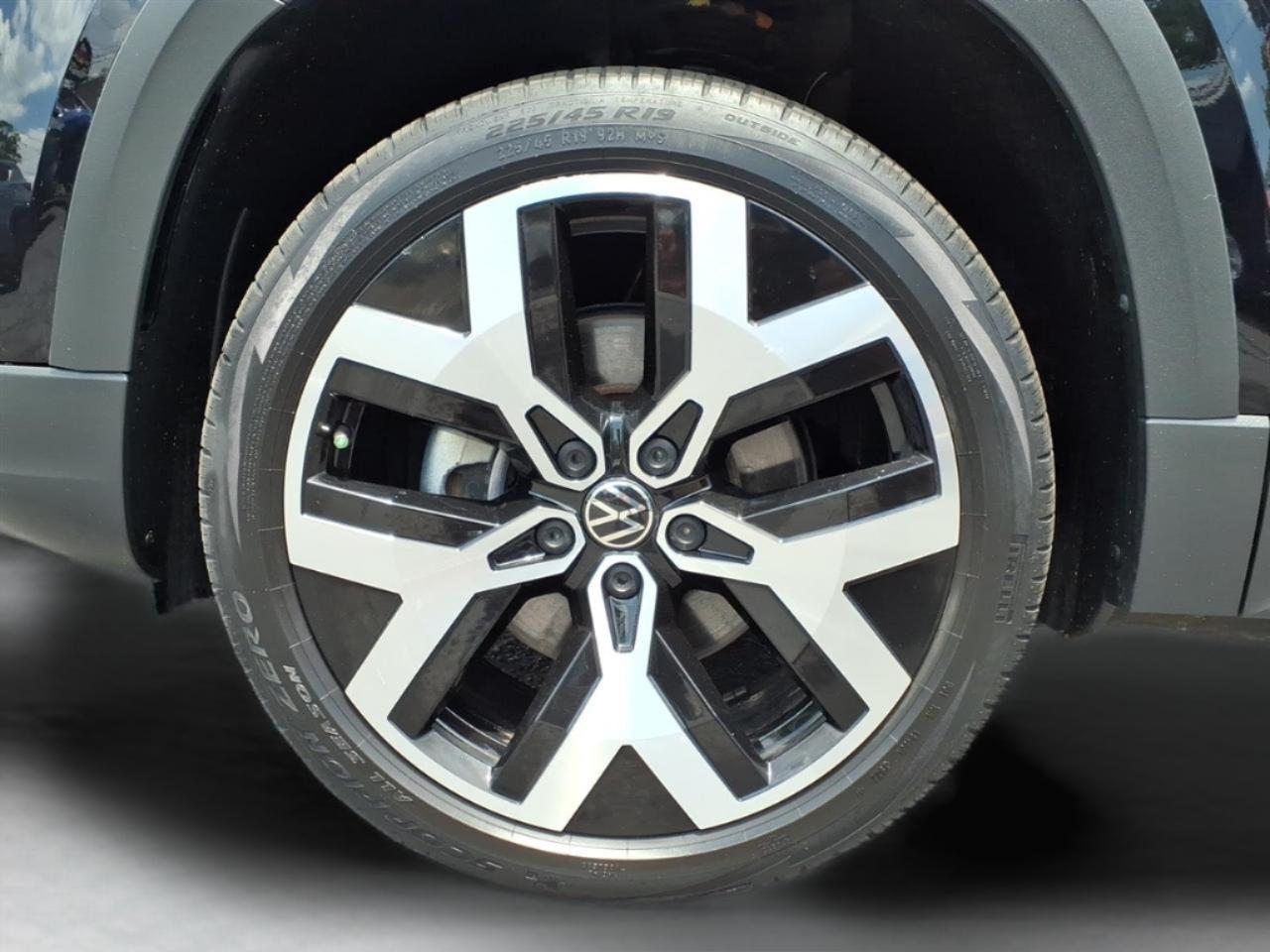 Volkswagen Taos SEL 4MOTION *Ltd Avail* 2023