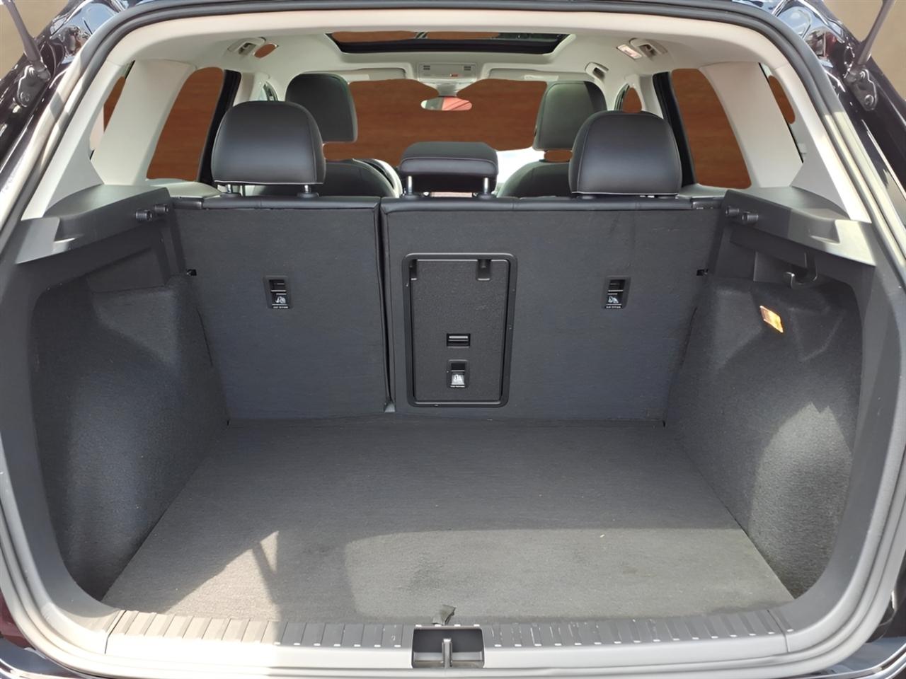 Volkswagen Taos SEL 4MOTION *Ltd Avail* 2023