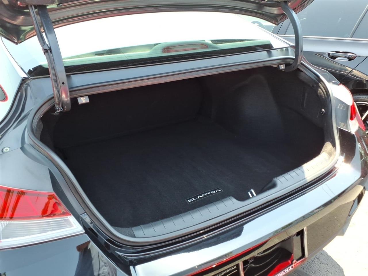 Hyundai Elantra SEL IVT 2023