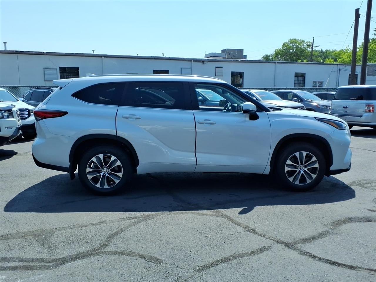 Toyota Highlander Platinum AWD (Natl) 2023