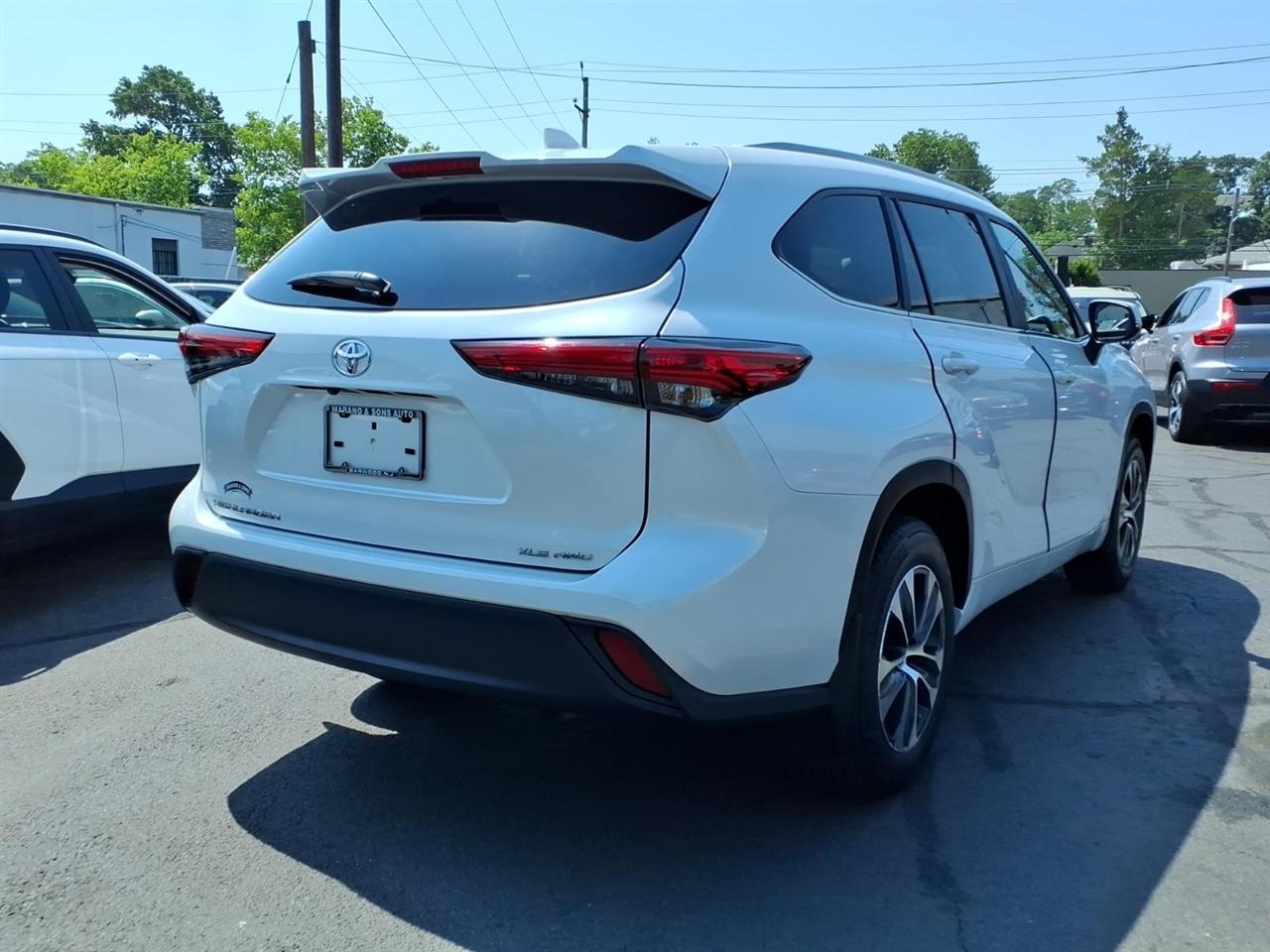 Toyota Highlander Platinum AWD (Natl) 2023