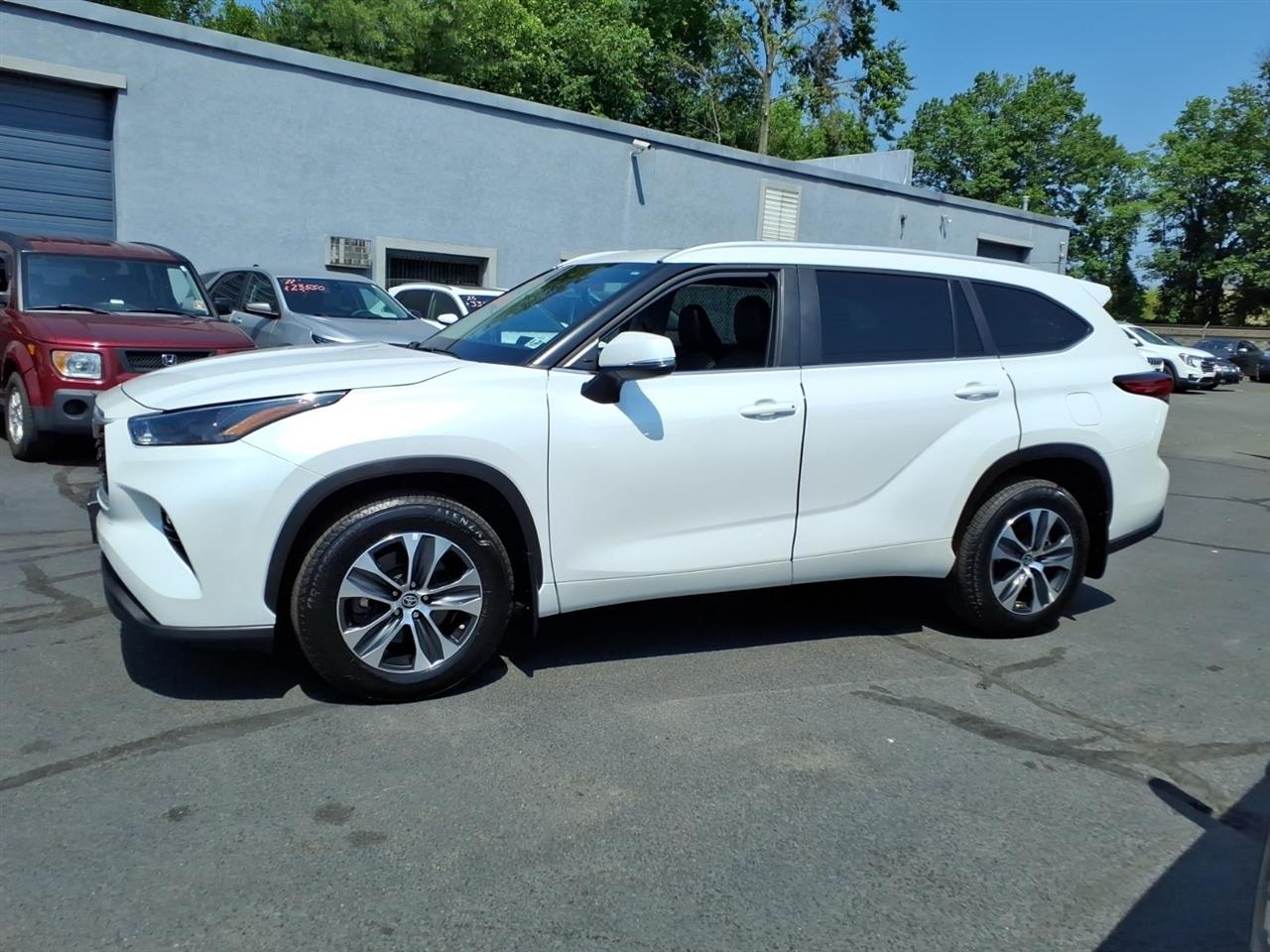 Toyota Highlander Platinum AWD (Natl) 2023