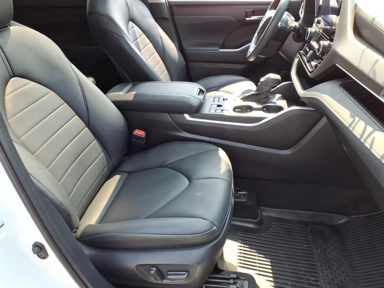Toyota Highlander Platinum AWD (Natl) 2023