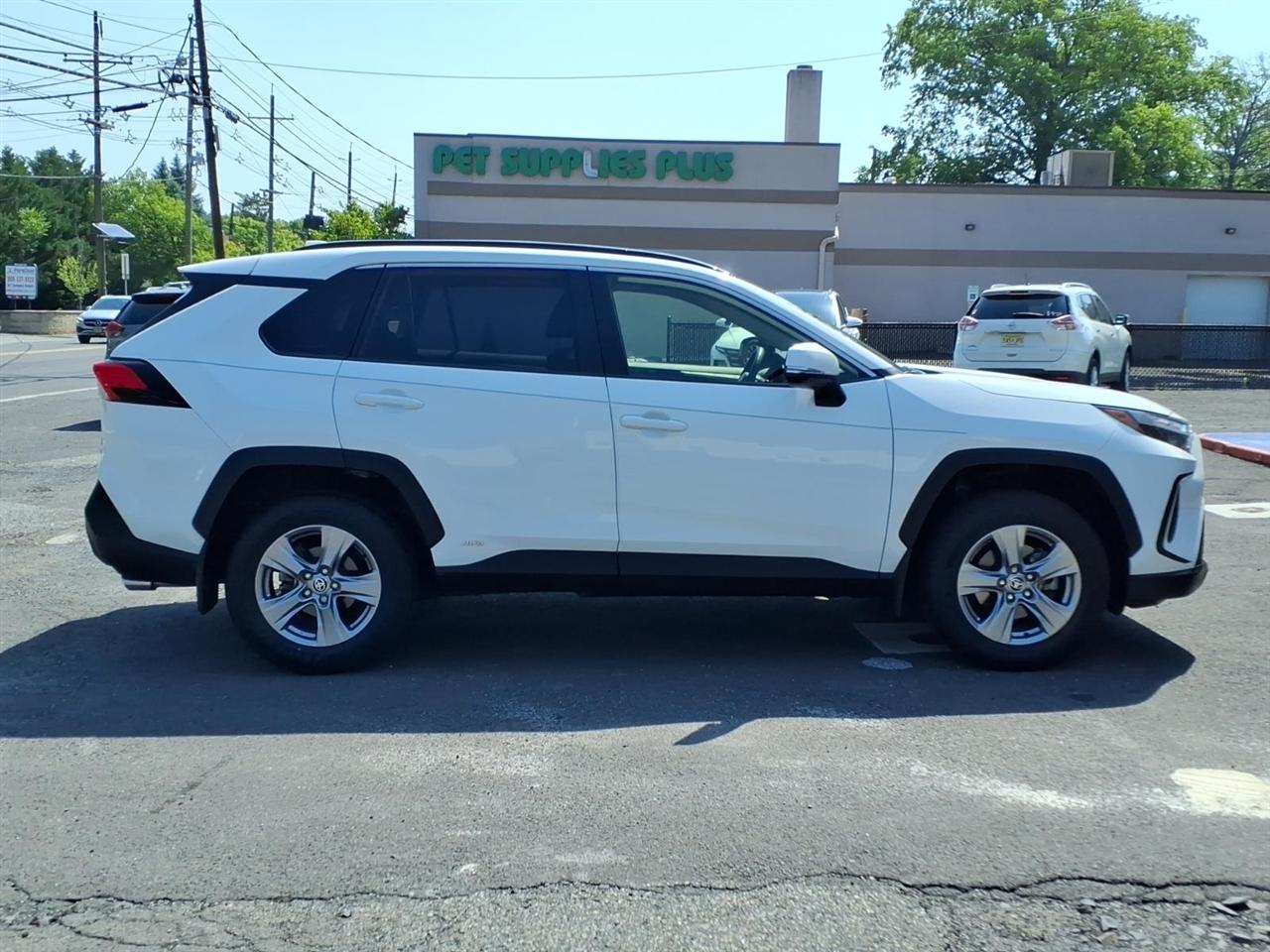 Toyota RAV4 Hybrid XLE AWD (Natl) 2023