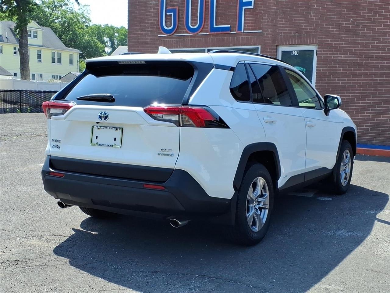 Toyota RAV4 Hybrid XLE AWD (Natl) 2023