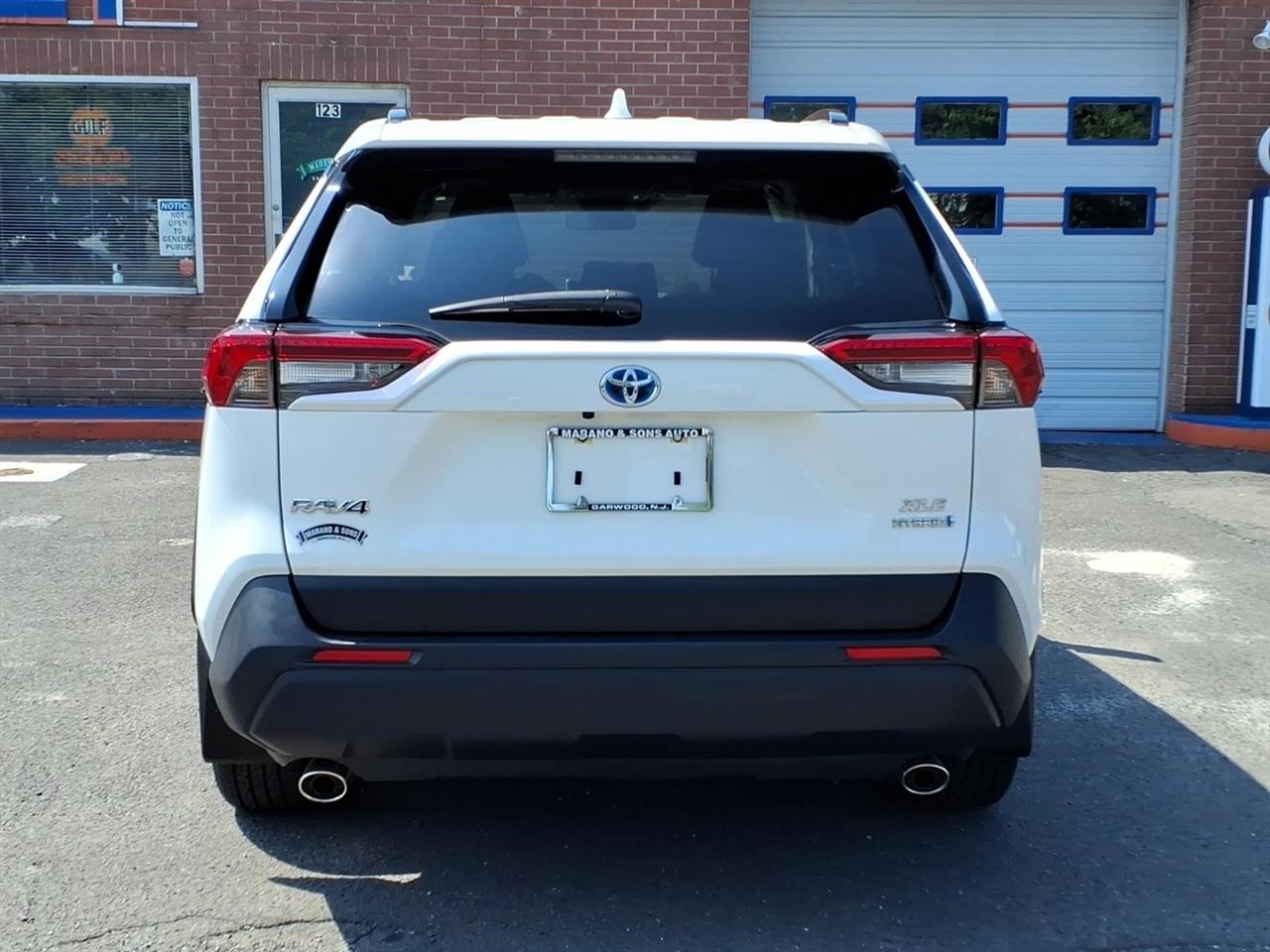 Toyota RAV4 Hybrid XLE AWD (Natl) 2023