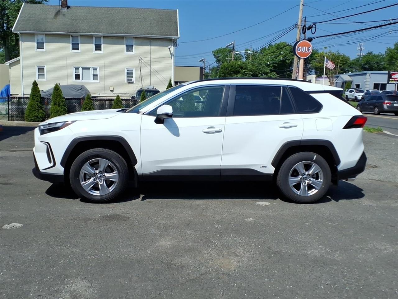Toyota RAV4 Hybrid XLE AWD (Natl) 2023