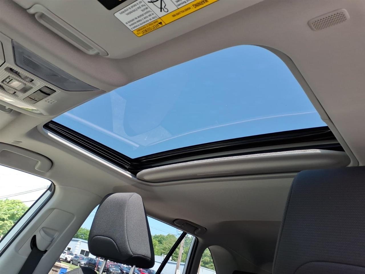 Toyota RAV4 Hybrid XLE AWD (Natl) 2023