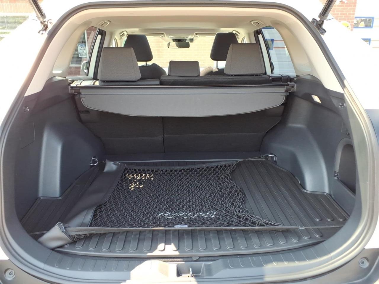Toyota RAV4 Hybrid XLE AWD (Natl) 2023