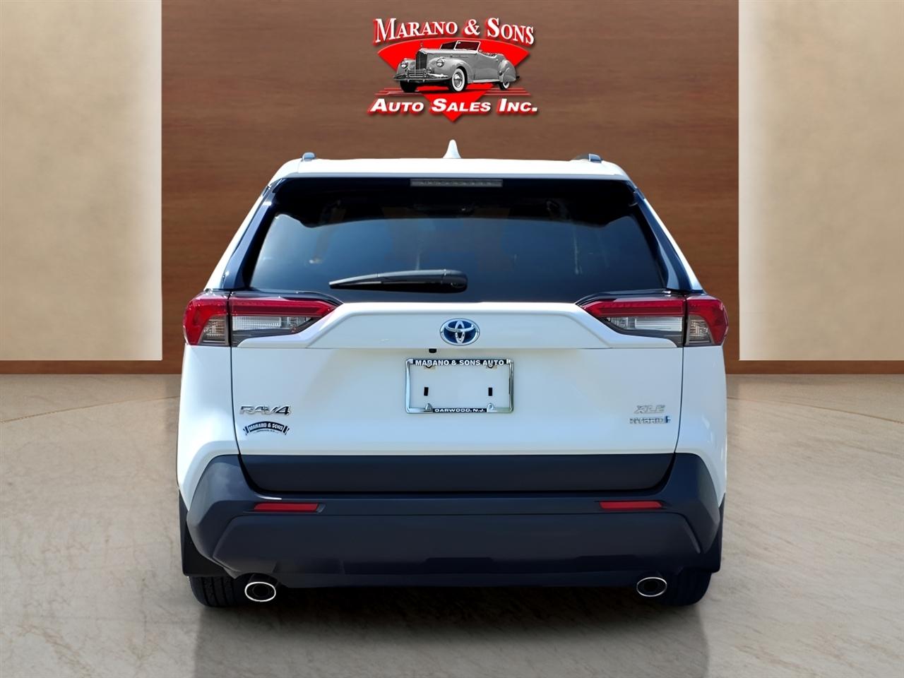 Toyota RAV4 Hybrid XLE AWD (Natl) 2023