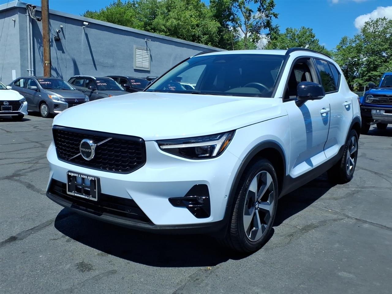 Volvo XC40 B5 AWD Plus 2026