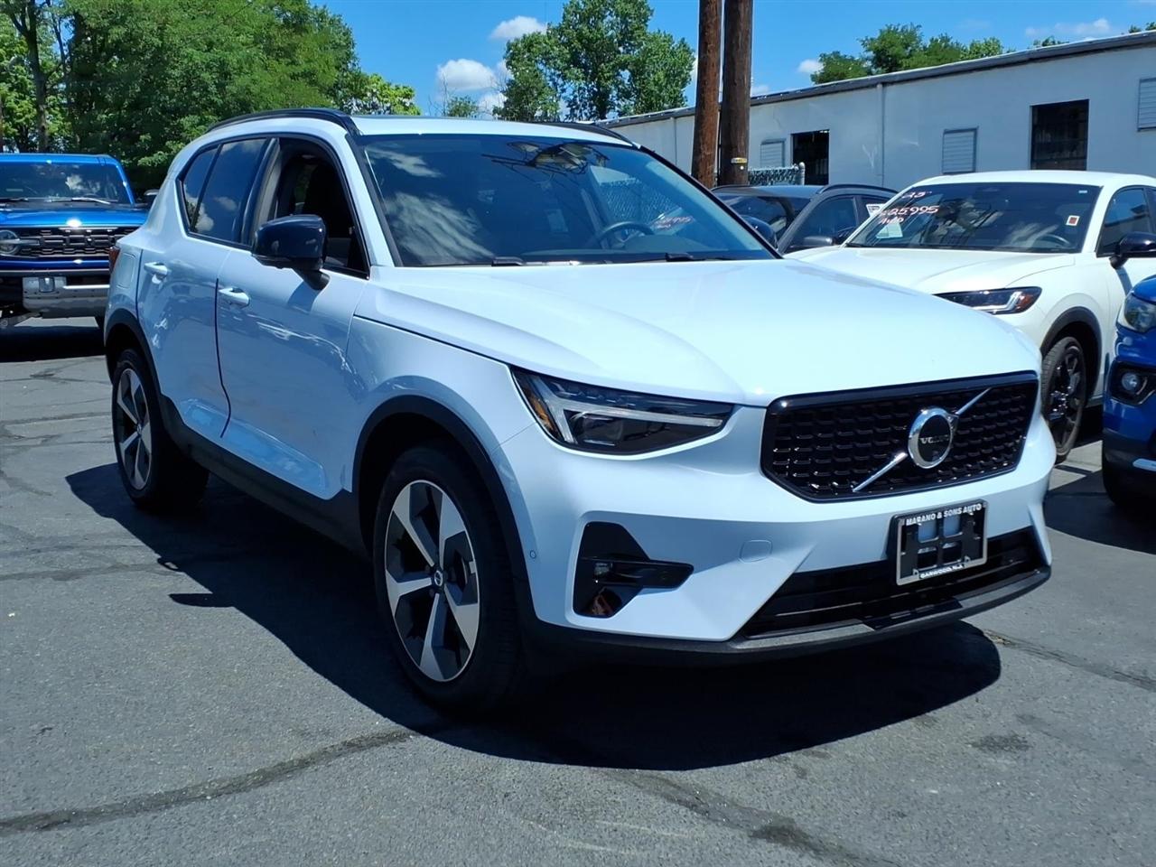 Volvo XC40 B5 AWD Plus 2026