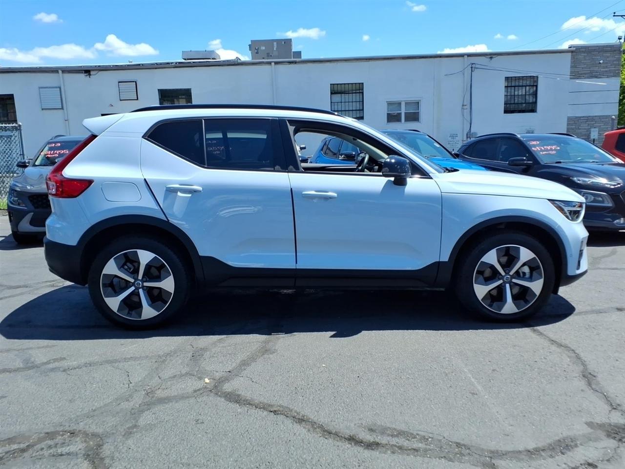 Volvo XC40 B5 AWD Plus 2026