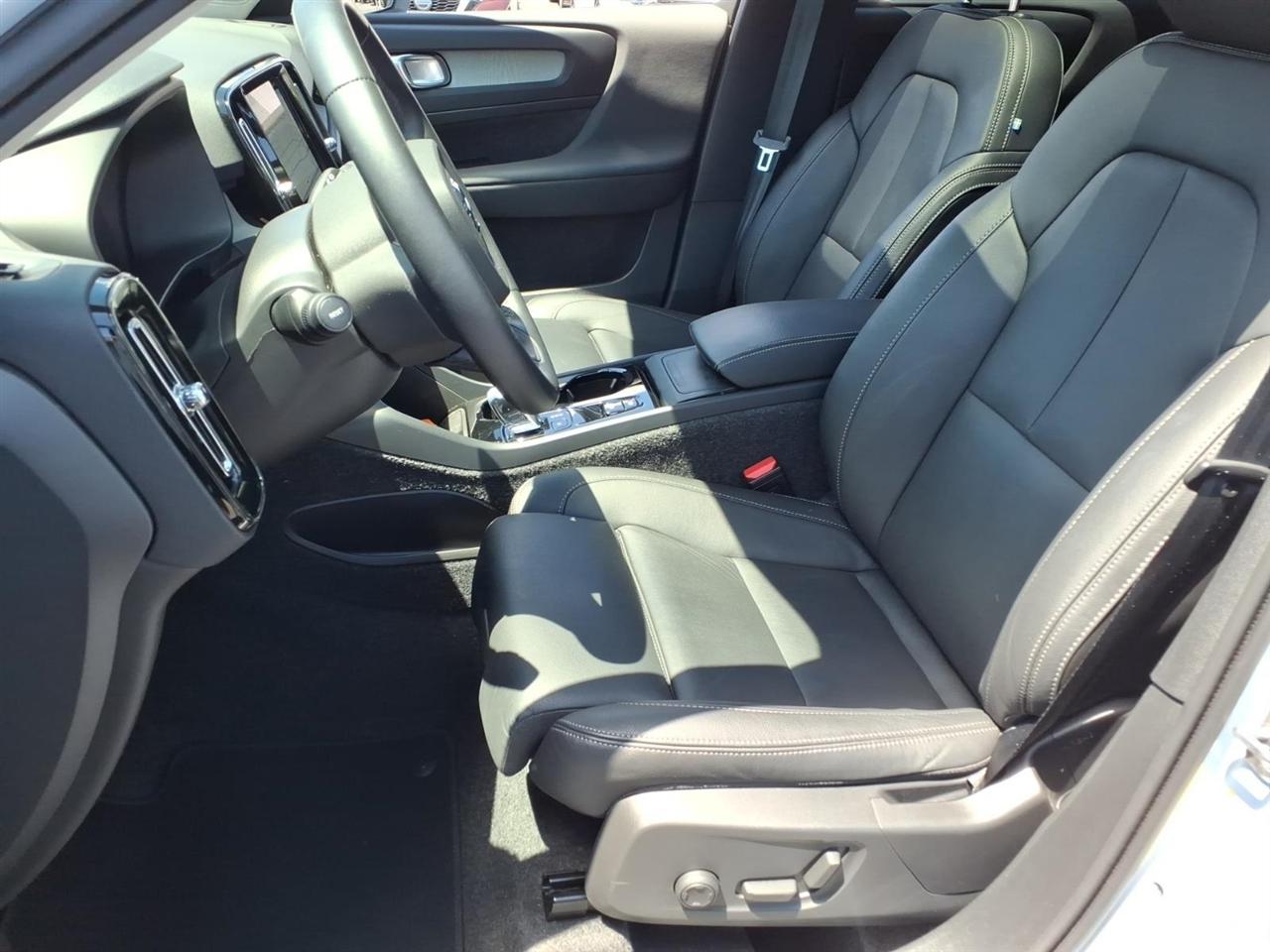 Volvo XC40 B5 AWD Plus 2026