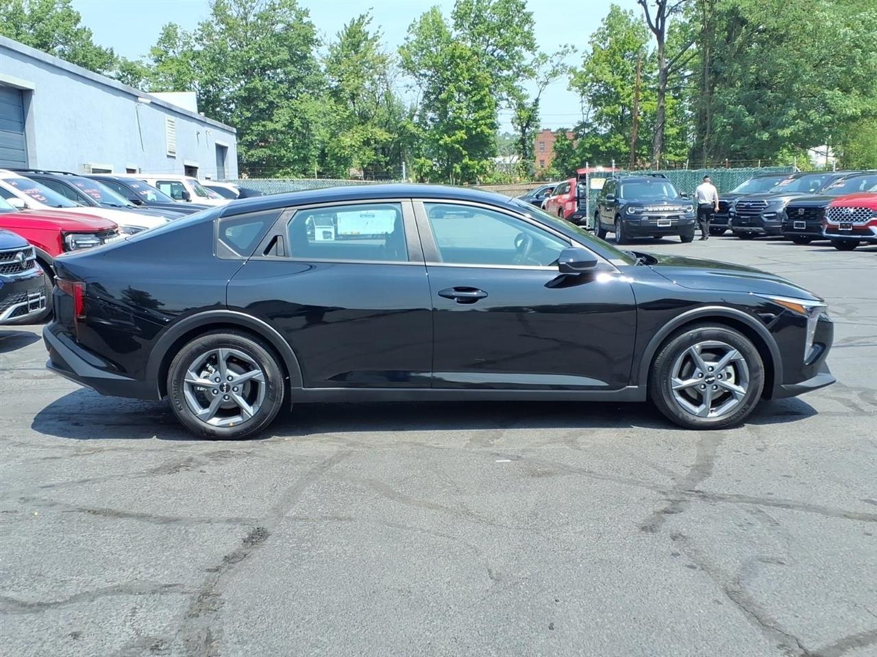 Kia K4 LXS FWD 2025