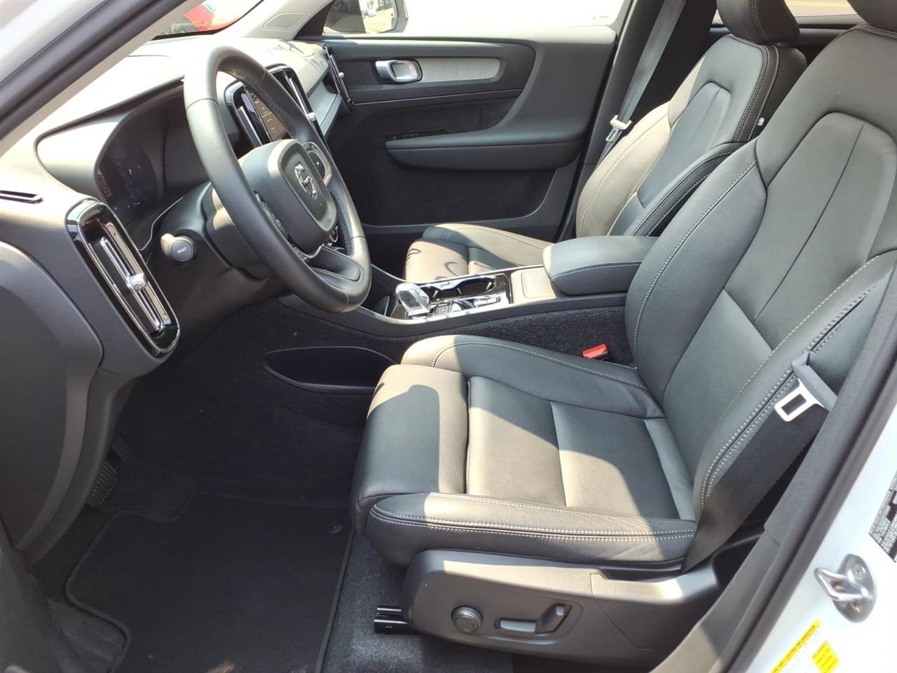 Volvo XC40 B5 AWD Plus 2026