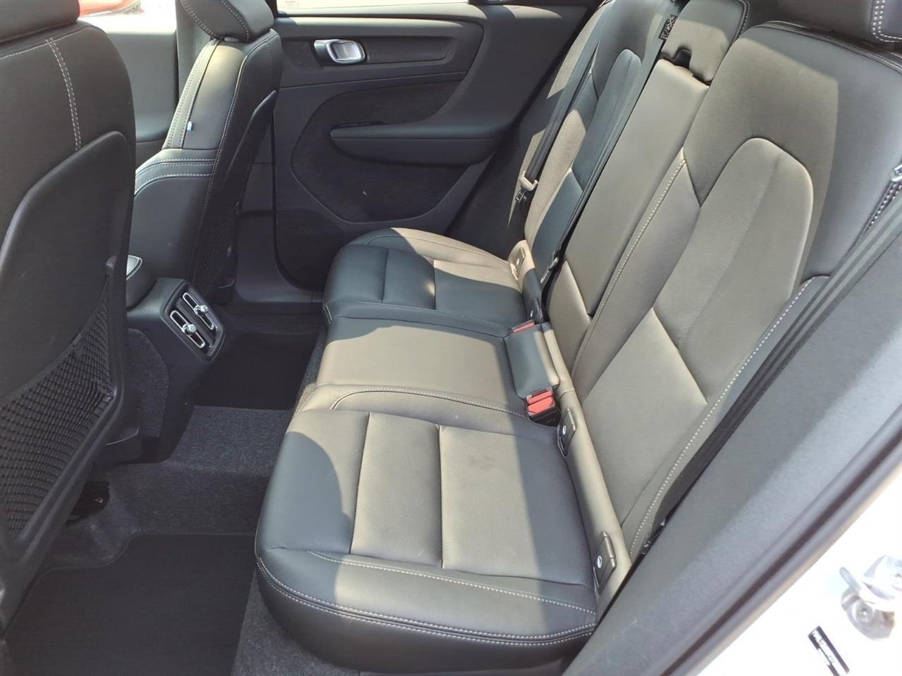 Volvo XC40 B5 AWD Plus 2026