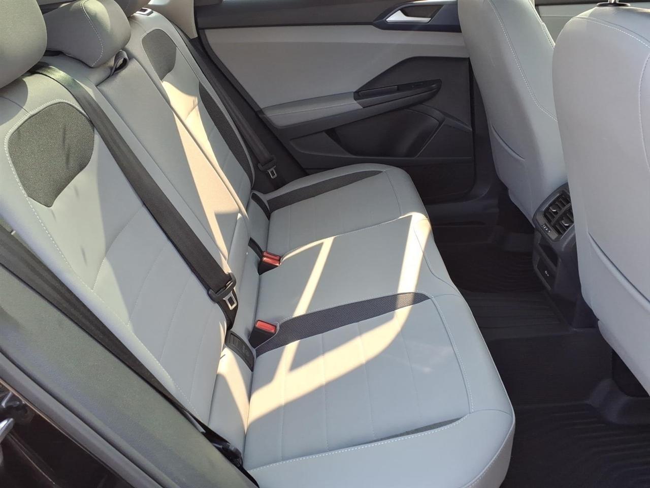 Volkswagen Taos SE FWD 2024