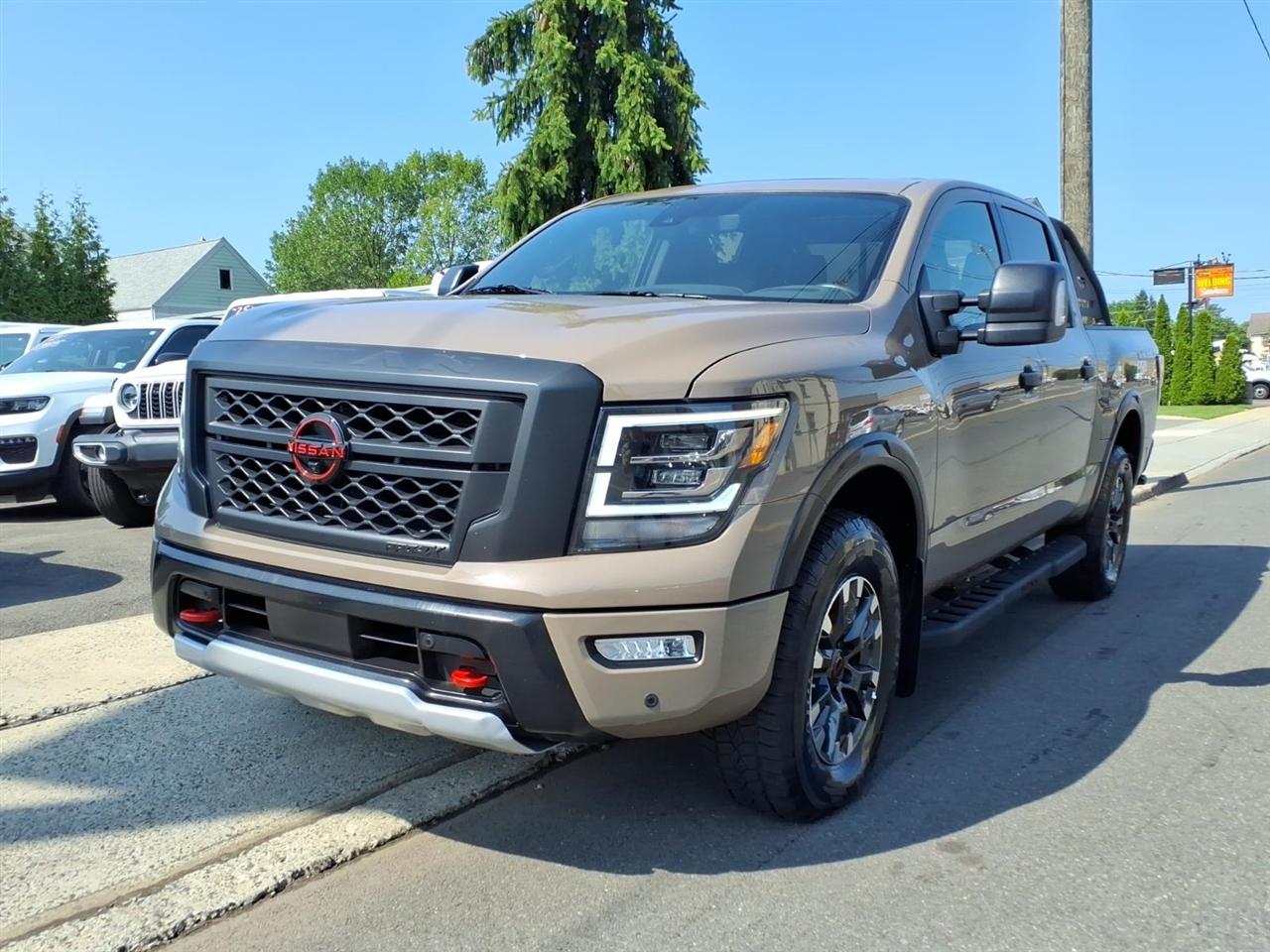 Nissan Titan 4x4 Crew Cab PRO-4X 2023