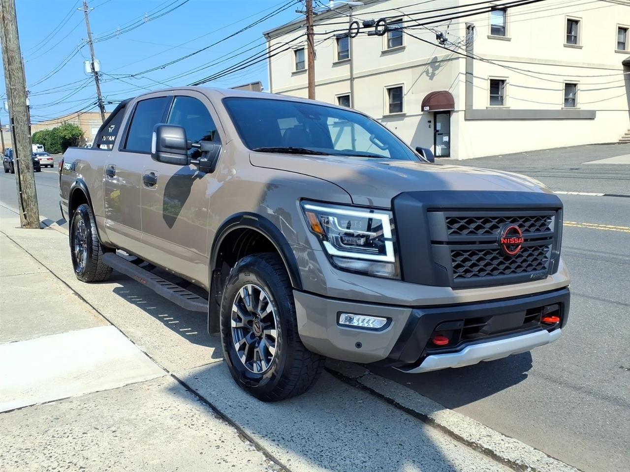 Nissan Titan 4x4 Crew Cab PRO-4X 2023