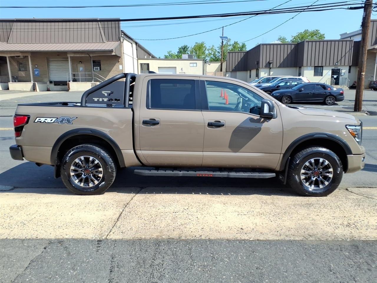 Nissan Titan 4x4 Crew Cab PRO-4X 2023