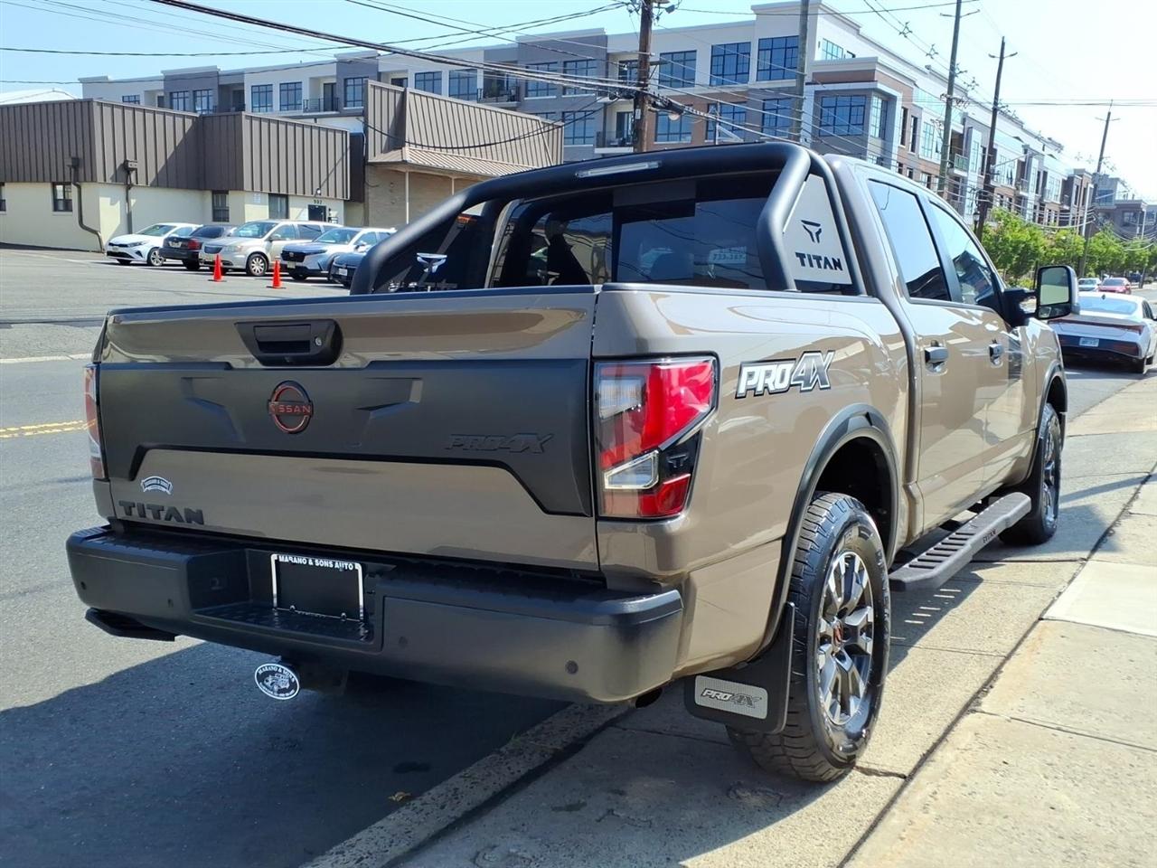 Nissan Titan 4x4 Crew Cab PRO-4X 2023