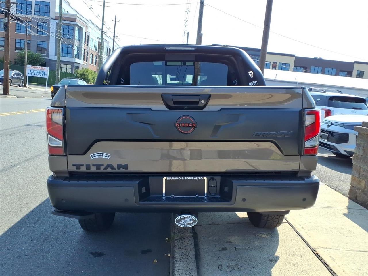 Nissan Titan 4x4 Crew Cab PRO-4X 2023