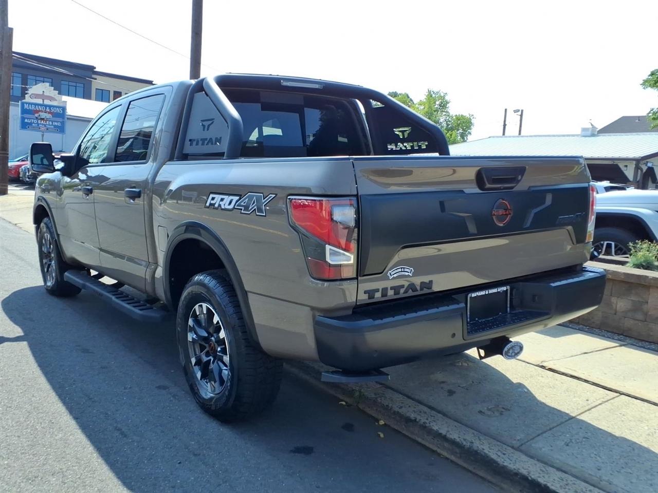 Nissan Titan 4x4 Crew Cab PRO-4X 2023