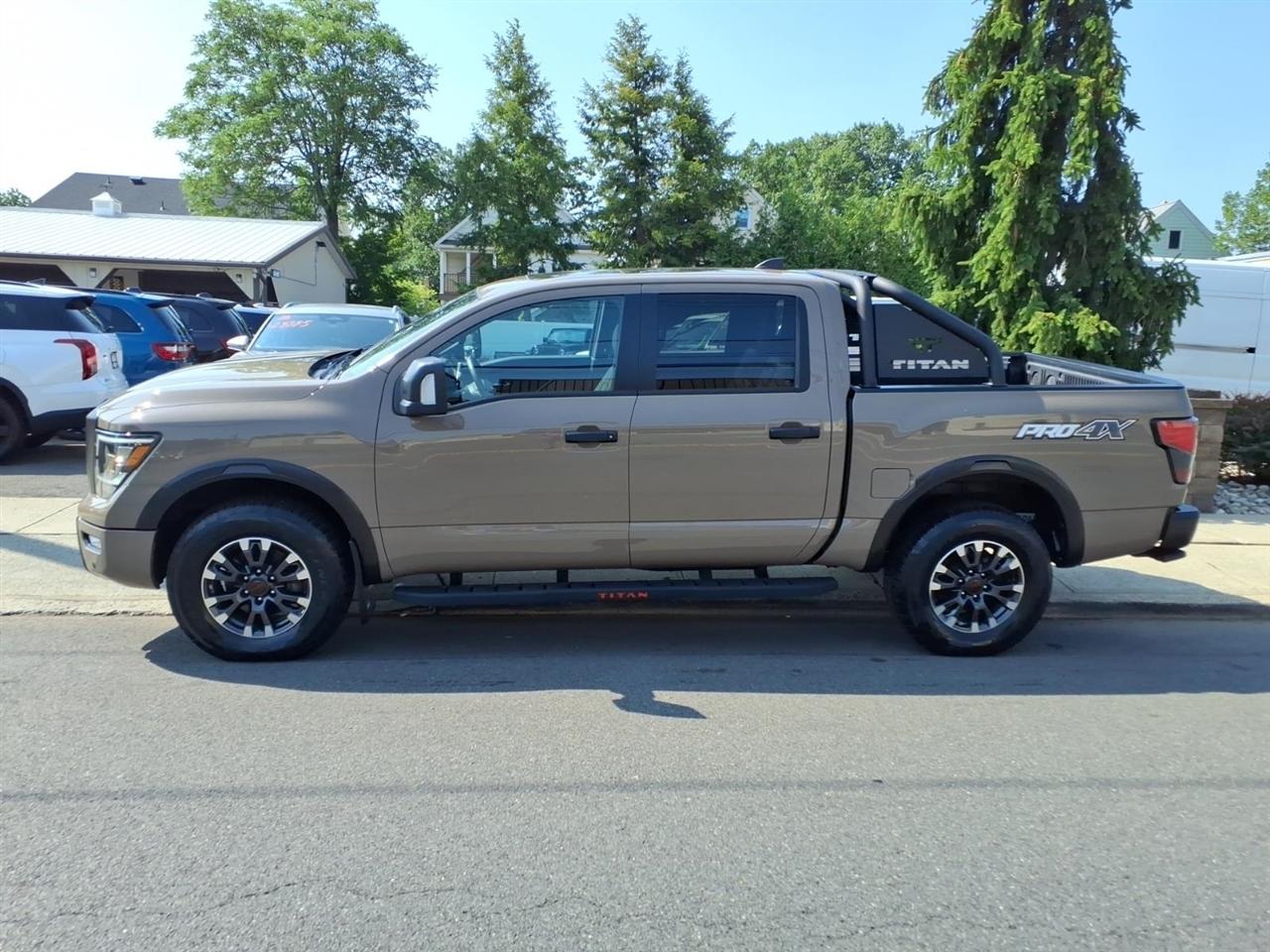 Nissan Titan 4x4 Crew Cab PRO-4X 2023