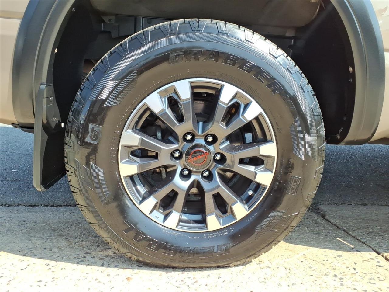 Nissan Titan 4x4 Crew Cab PRO-4X 2023