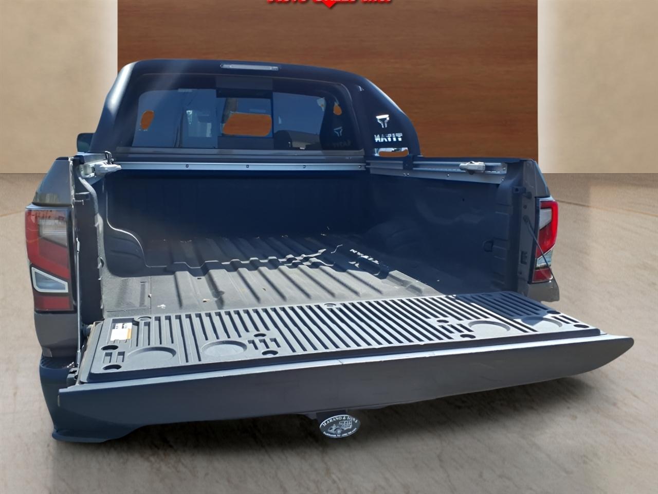 Nissan Titan 4x4 Crew Cab PRO-4X 2023