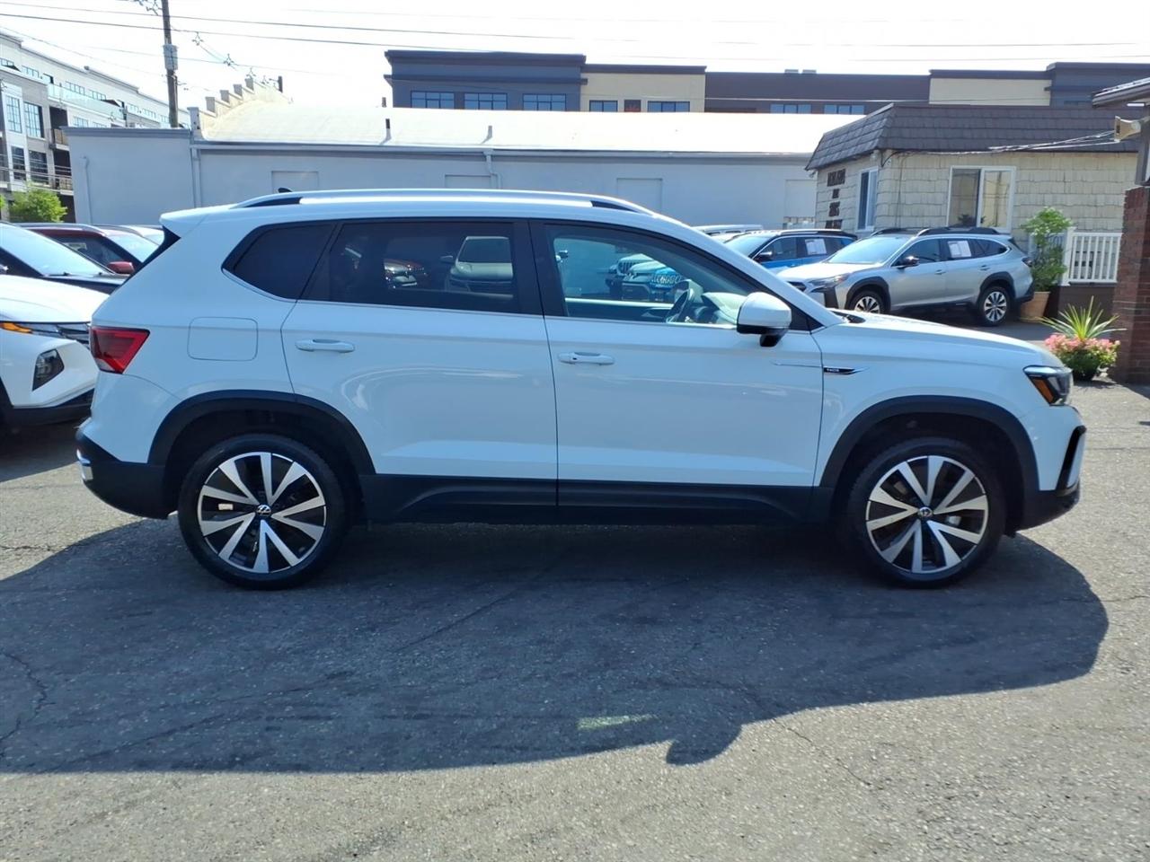 Volkswagen Taos SE FWD 2024